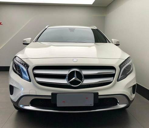 MERCEDES-BENZ GLA 200 2016