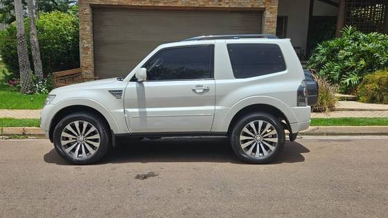 MITSUBISHI PAJERO FULL 2018