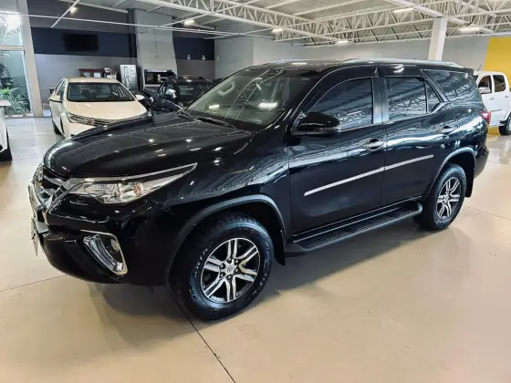 TOYOTA HILUX SW4 2019
