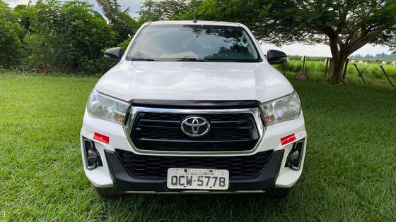 TOYOTA HILUX 2019