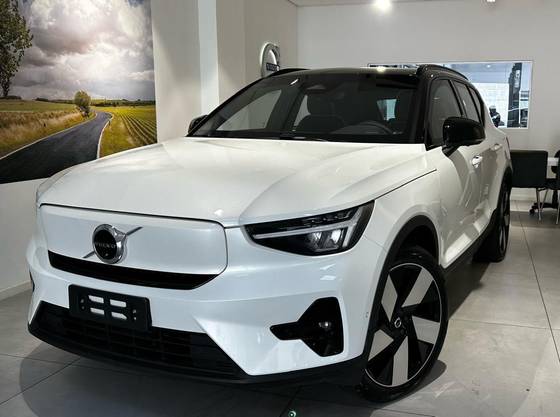 VOLVO XC40 2023