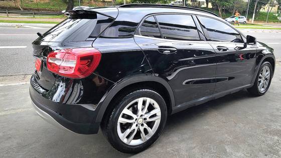 MERCEDES-BENZ GLA 200 2016