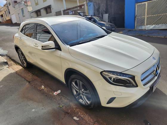 MERCEDES-BENZ GLA 200 2017