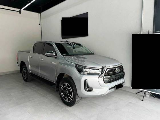 TOYOTA HILUX 2023