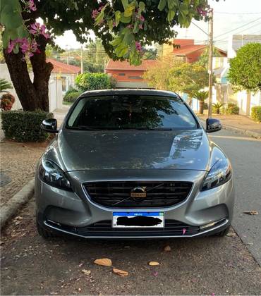 VOLVO V40 2015