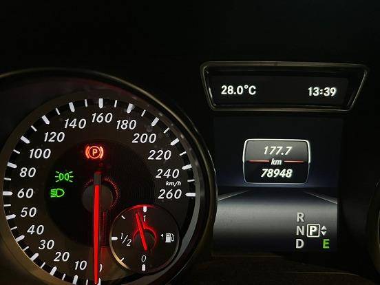 MERCEDES-BENZ GLA 200 2015