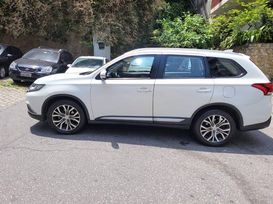 MITSUBISHI OUTLANDER 2017