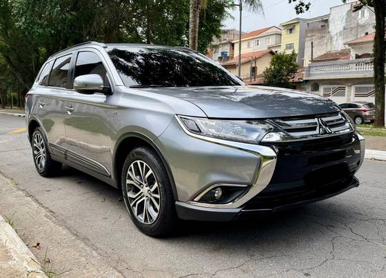 MITSUBISHI OUTLANDER 2016