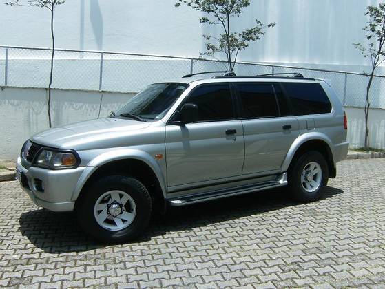 MITSUBISHI PAJERO 2001