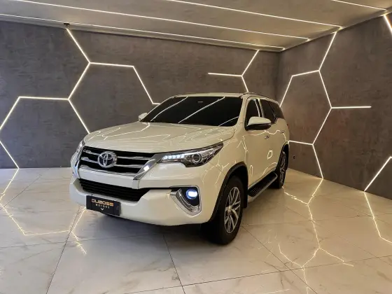 TOYOTA HILUX SW4 2020