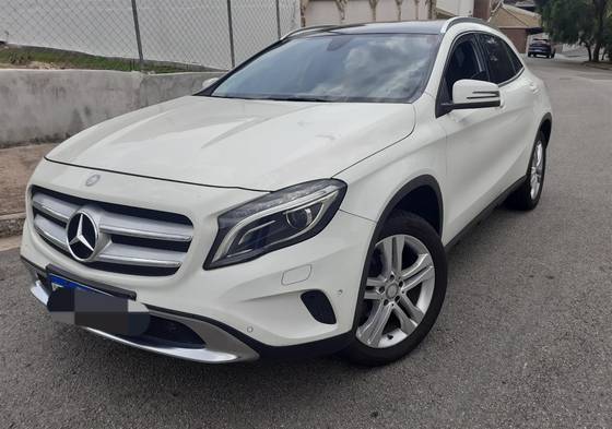 MERCEDES-BENZ GLA 200 2017