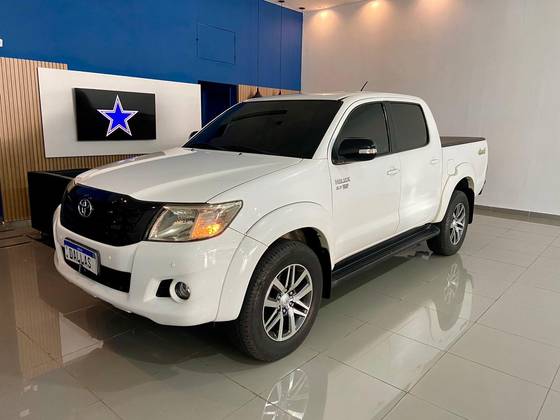 TOYOTA HILUX 2015