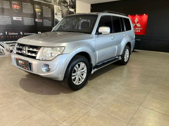 MITSUBISHI PAJERO FULL 2012