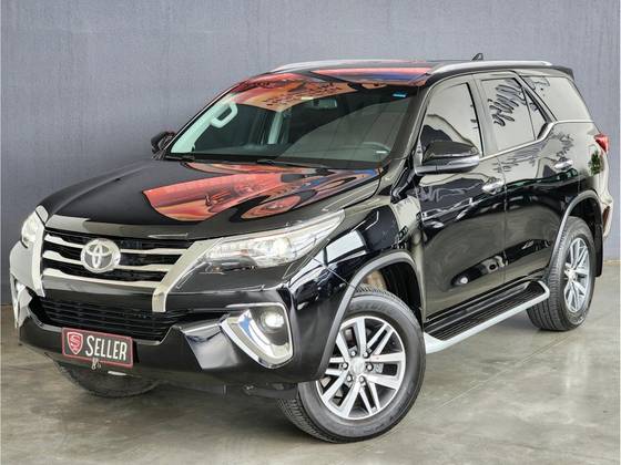 TOYOTA HILUX SW4 2019