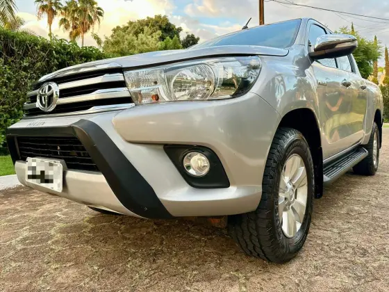 TOYOTA HILUX 2017