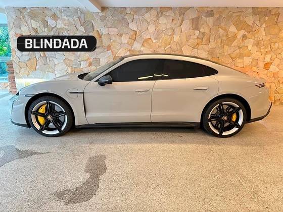 PORSCHE TAYCAN 2021