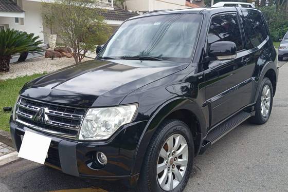 MITSUBISHI PAJERO FULL 2010