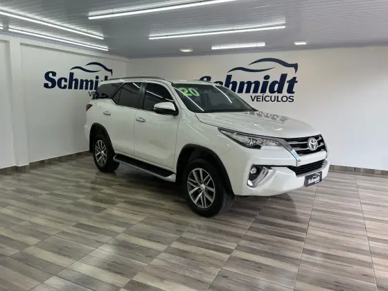 TOYOTA HILUX SW4 2020