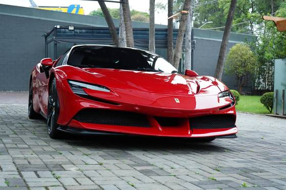 FERRARI SF90 2022
