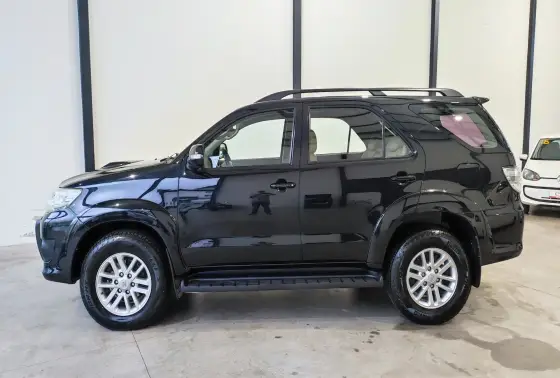 TOYOTA HILUX SW4 2013