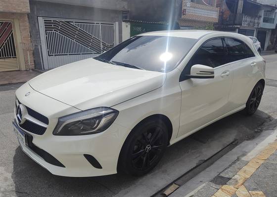 MERCEDES-BENZ A 200 2016
