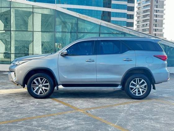 TOYOTA HILUX SW4 2019