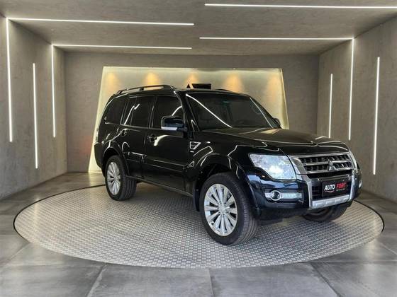 MITSUBISHI PAJERO 2016