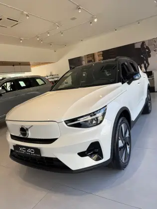 VOLVO XC40 2024