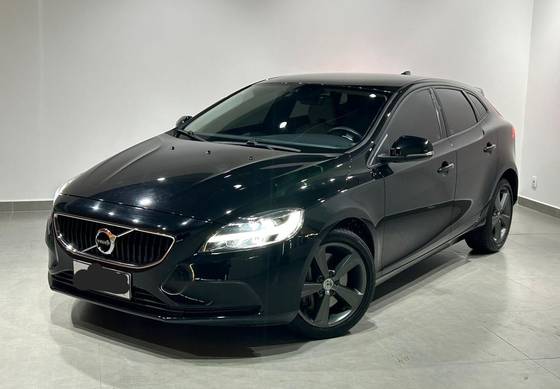 VOLVO V40 2017