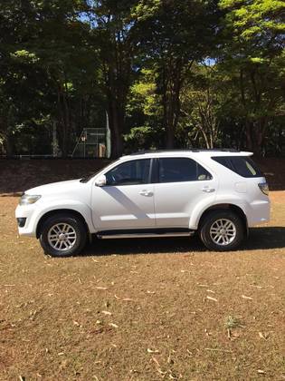 TOYOTA HILUX SW4 2014