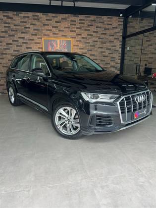 AUDI Q7 2021