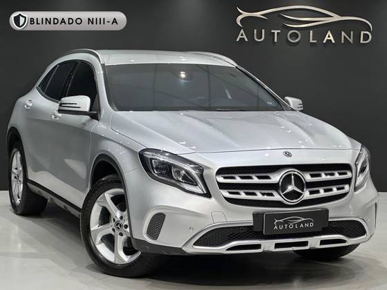 MERCEDES-BENZ GLA 200 2019