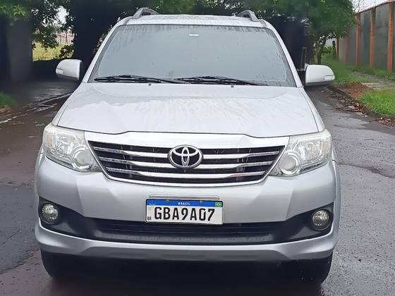 TOYOTA HILUX SW4 2015