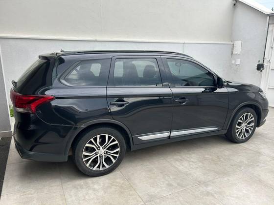 MITSUBISHI OUTLANDER 2016