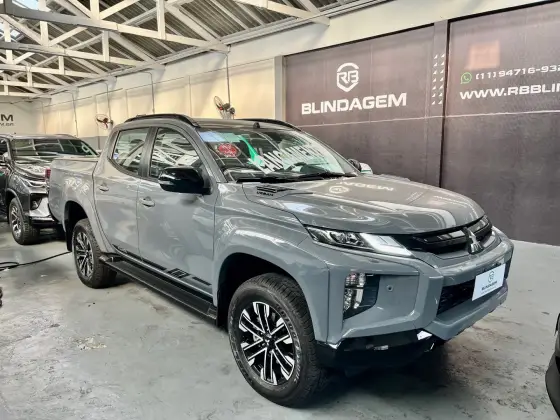 MITSUBISHI L200 TRITON 2025