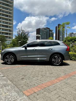 VOLVO XC60 2021