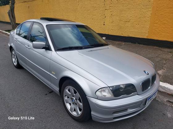 BMW 323i 2001