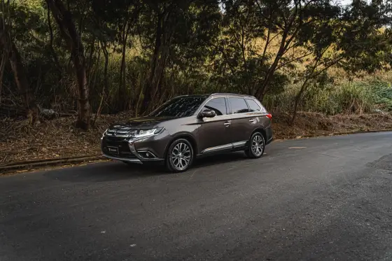 MITSUBISHI OUTLANDER 2016