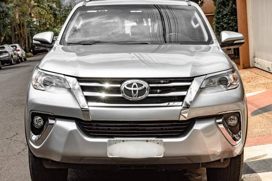 TOYOTA HILUX SW4 2017