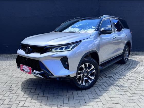 TOYOTA HILUX SW4 2022