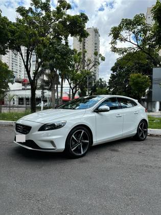 VOLVO V40 2014