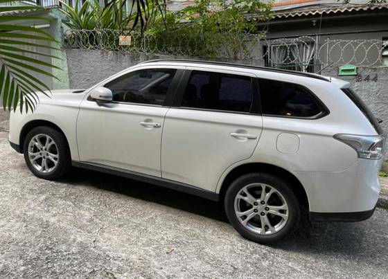 MITSUBISHI OUTLANDER 2014
