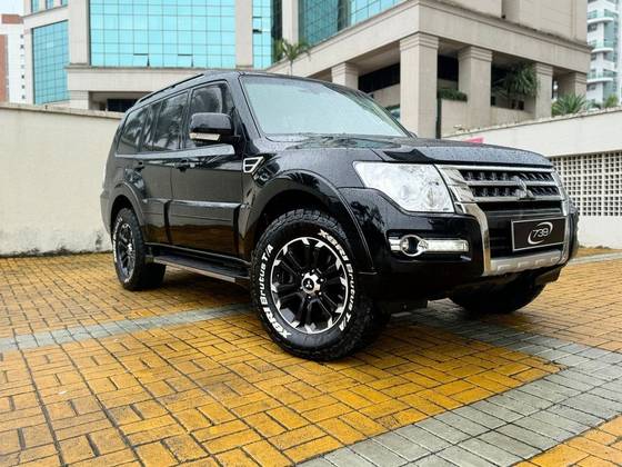 MITSUBISHI PAJERO FULL 2020