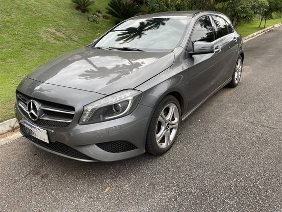 MERCEDES-BENZ A 200 2015