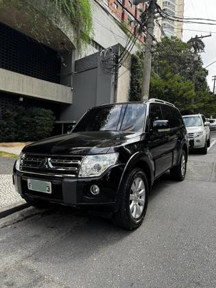 MITSUBISHI PAJERO FULL 2011