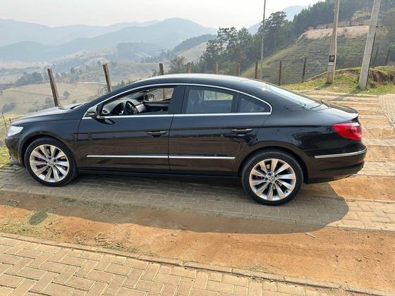 VOLKSWAGEN PASSAT 2011