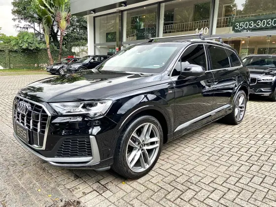AUDI Q7 2021
