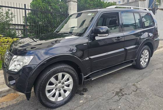 MITSUBISHI PAJERO FULL 2011