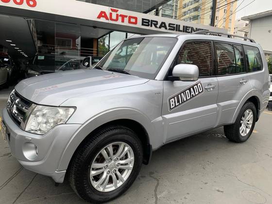 MITSUBISHI PAJERO FULL 2012