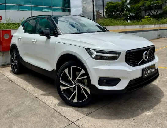 VOLVO XC40 2021